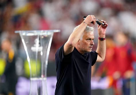 Jose Mourinho throws Europa League medal into crowd - Futbol on FanNation