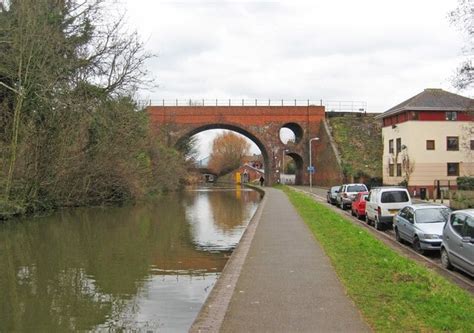 Guided walk along canal through historic Worcester - Worcester Canal Group