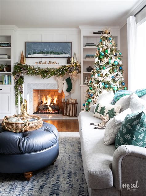 2020 Living Room Christmas Tree - tree decorating ideas and tips!