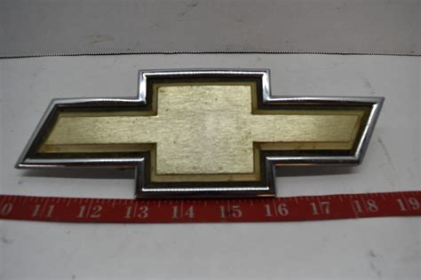 Original GM OEM 1983-1987 Chevy Pickup Truck Bowtie Grille Emblem ...