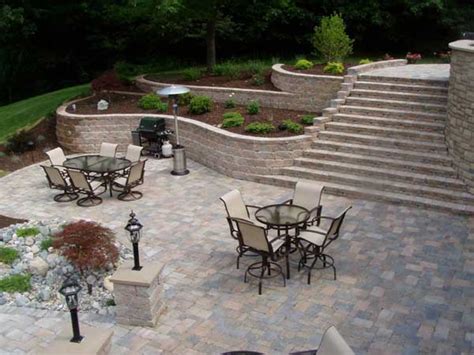 Curved Retaining Walls in Your Landscape