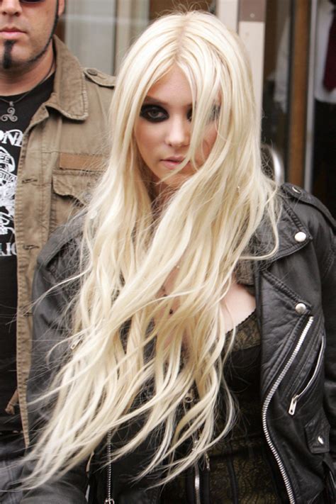 Taylor Momsen Wavy Platinum Blonde Loose Waves, Overgrown Bangs Hairstyle | Steal Her Style