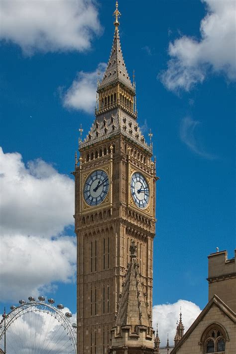 File:Elizabeth Tower, June 2022.jpg - Wikimedia Commons