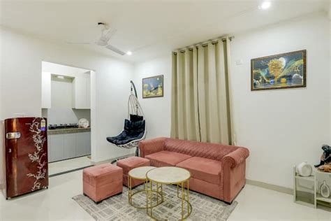 New Delhi Indira Gandhi Airport (DEL): airbnb, hotels and vacation rentals