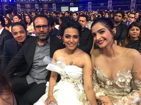 Swara Bhasker on Twitter: "#Raanjhanaa reunion at 62nd @filmfare awards ...