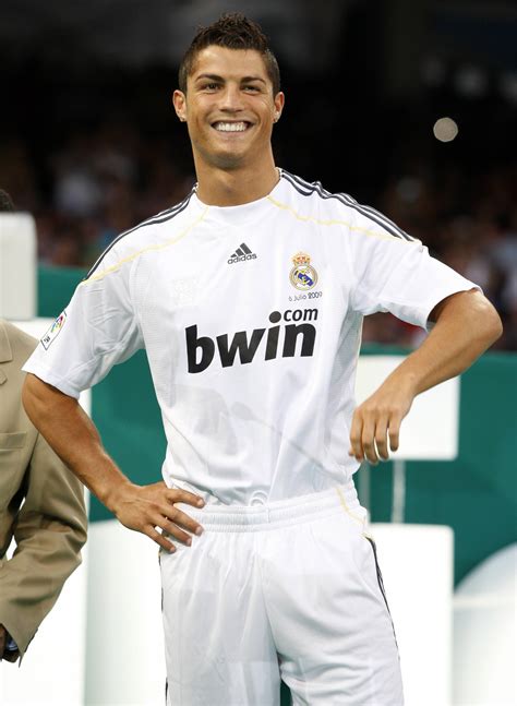 Photo gallery: Cristiano Ronaldo unveiled by Real Madrid | Who Ate all the Pies