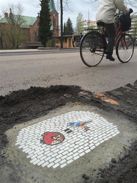 Street art: Jim Bachor's pothole mosaics - CBS News