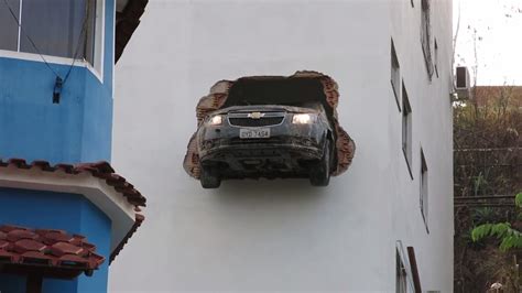 Car Drives Through the Wall of Building in Brazil