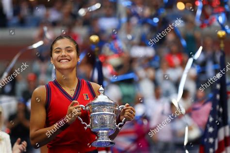 Emma Raducanu Celebrates Victory Trophy Editorial Stock Photo - Stock ...