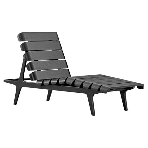 Clave Indoor Chaise in Black Finish and Wooden Seat For Sale at 1stDibs