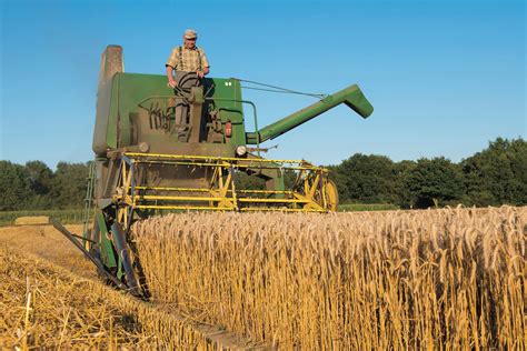 The combine technology that helps gather the world’s grain - Future Farming