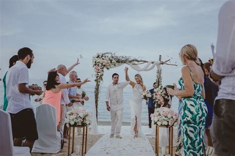 Destination wedding photography of Australian couple at Anantara Bophut ...