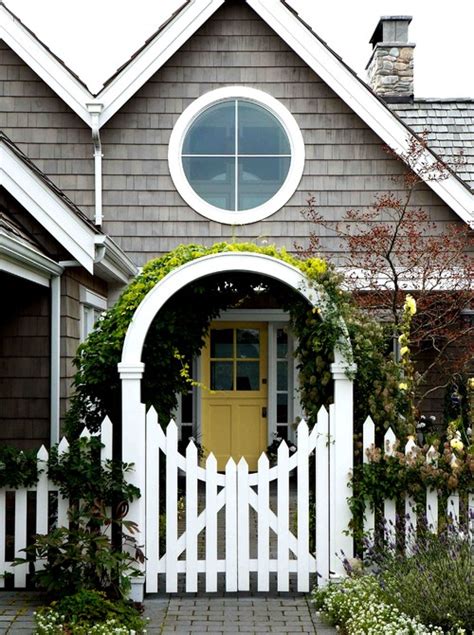 12 Charming Picket Fence Ideas - Town & Country Living