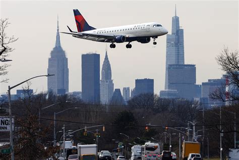 Airlines hope for return to normal Thursday after FAA outage snarls U.S ...