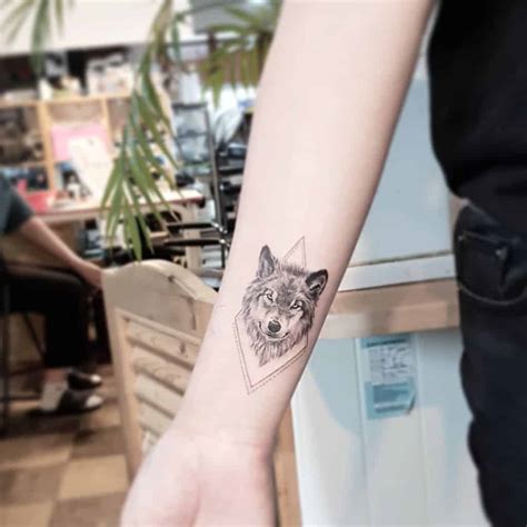 Top 49 Best Small Wolf Tattoo Ideas – [2020 Inspiration Guide] | LaptrinhX / News