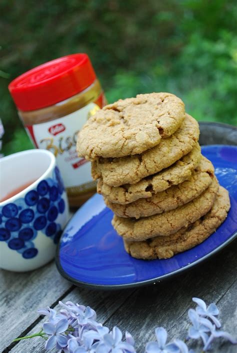 Recipe: Reverse-Engineered Biscoff Cookies | Recipe | Cookie recipes, Almond recipes, Biscoff ...