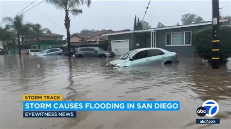 Flash floods inundate homes and overturn cars in San Diego - YouTube