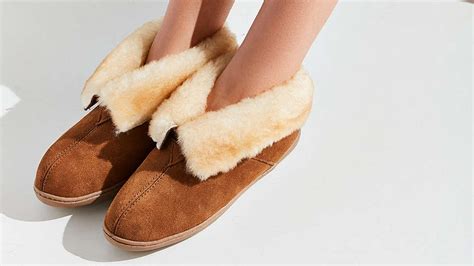 21 Cool and Cozy Pairs of Slippers | StyleCaster