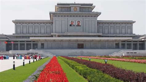 Sightseeing in Pyongyang, North-Korea! - YouTube
