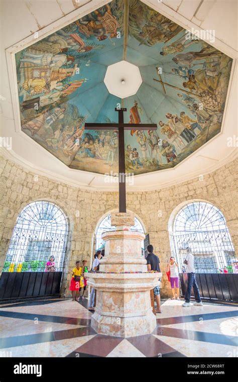 Magellan cross cebu city hi-res stock photography and images - Alamy