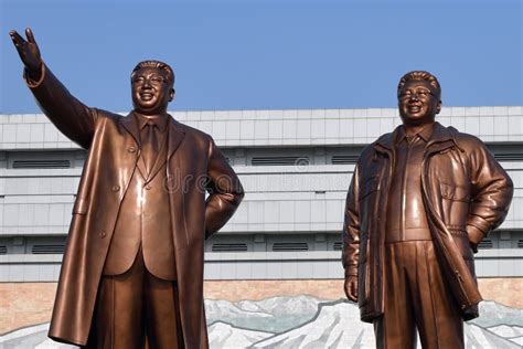 Pyongyang, North Korea. Bronze Statue of Kim Il Sung and Kim Jong Il on ...