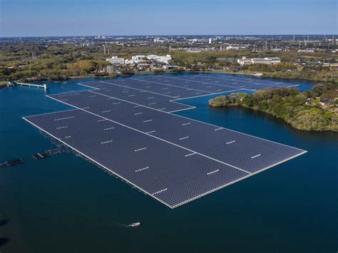 The UAE unveils its first floating solar power plant – The New Economy