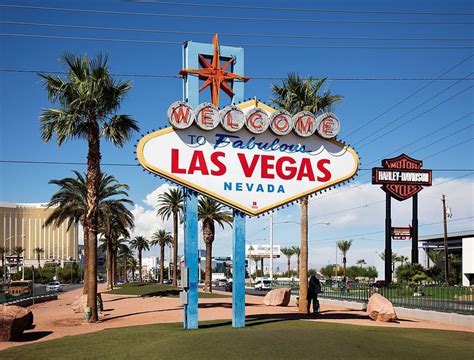 First Visit To Las Vegas | 5 Things You Must See - TravelZork