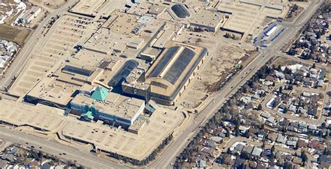 Jarring aerial photo shows empty West Edmonton Mall during pandemic | News