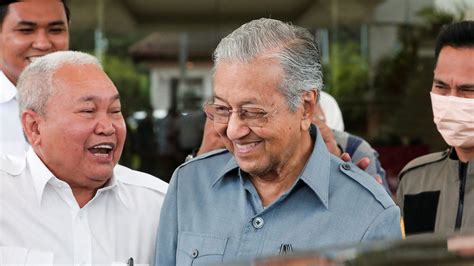 Aged 97, Malaysia’s former leader Mahathir Mohamad is running for ...