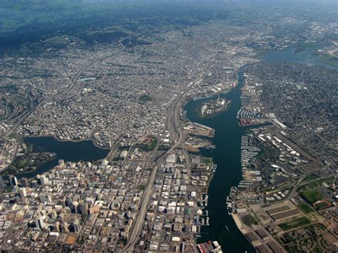 File:Aerial view of city of Oakland 2.jpg