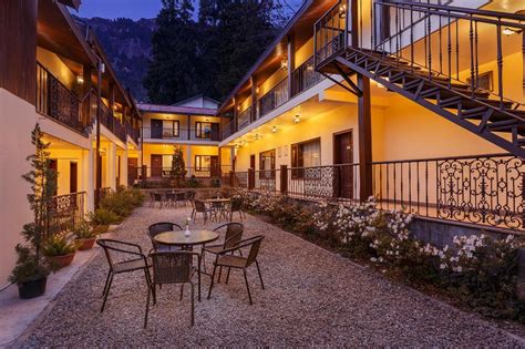 The Earl's Court Hotel Nainital in India - Room Deals, Photos & Reviews