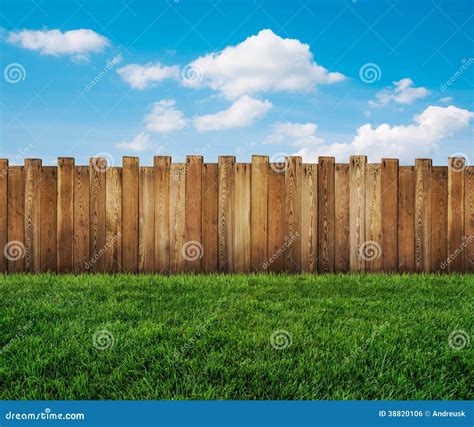 Fence Cartoons, Illustrations & Vector Stock Images - 113115 Pictures ...