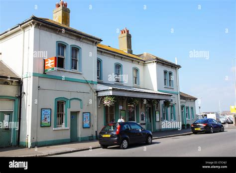 Seaford railway hi-res stock photography and images - Alamy