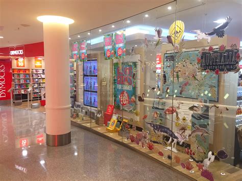 Tania McCartney Blog: Australia illustrated map window at Dymocks ...