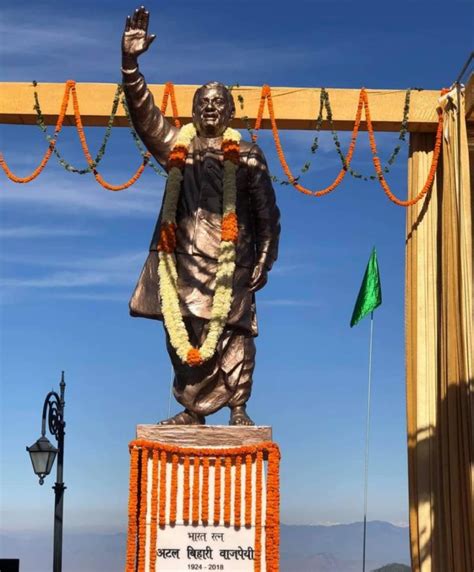 Himachal CM unveils statue of Atal Bihari Vajpayee at Ridge Shimla - The News Himachal