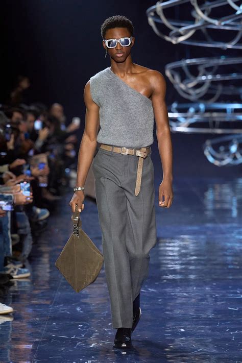 Voici la tenue de soirée masculine qui fera 2023 | Vogue France