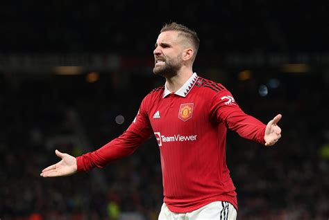 Luke Shaw reveals Manchester United teammates' reaction to his new ...