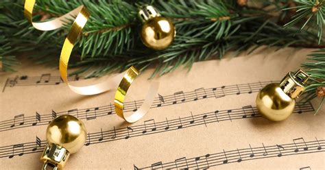 5 popular English Christmas songs and their lyrics in German