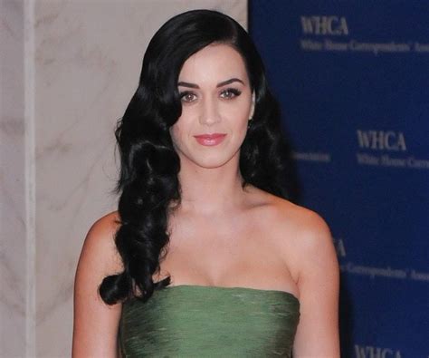 Katy Perry Biography - Facts, Childhood, Family Life & Achievements