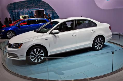 Volkswagen Jetta Hybrid Photos and Specs. Photo: Jetta Hybrid ...