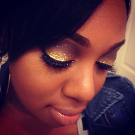 Here is How You Can Look Gorgeous With Glitter Eye Shadow