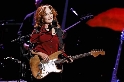 Is Bonnie Raitt Married? Her Bio, Age, Husband and Net worth - Married Celebrity