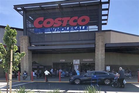 Elk Grove Costco opens its doors