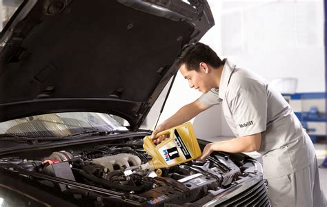 Engine oil 101: Choosing the right oil for your car – McKupler Inc.