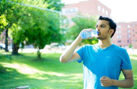 Why Does Chugging Water Feel so Good? - Nutrition Lunatic