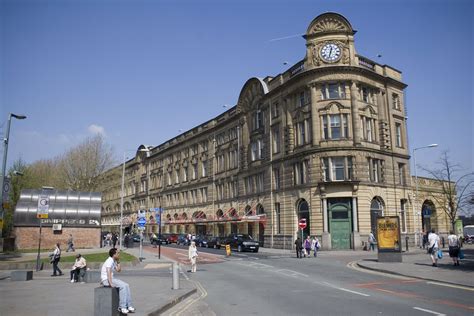 File:Manchester Victoria station.jpg - Wikipedia
