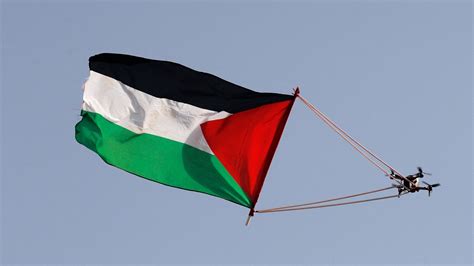 Why is Israel so afraid of the Palestinian flag? | Middle East Eye