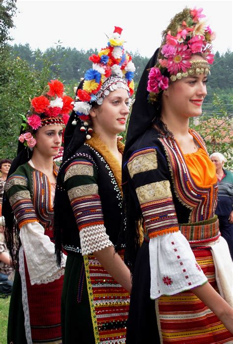 Bulgarian folklore | Folk fashion, Traditional outfits, Bulgarian clothing