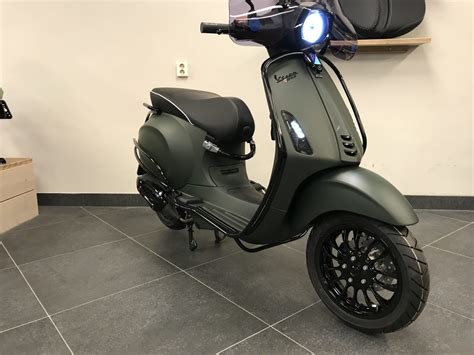 Vespa Sprint Mat Super Dark Green - Perry Scooters Haarlem