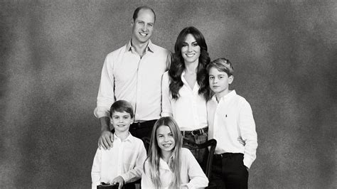 Kate Middleton and Prince William release super sleek Christmas card photo with George ...